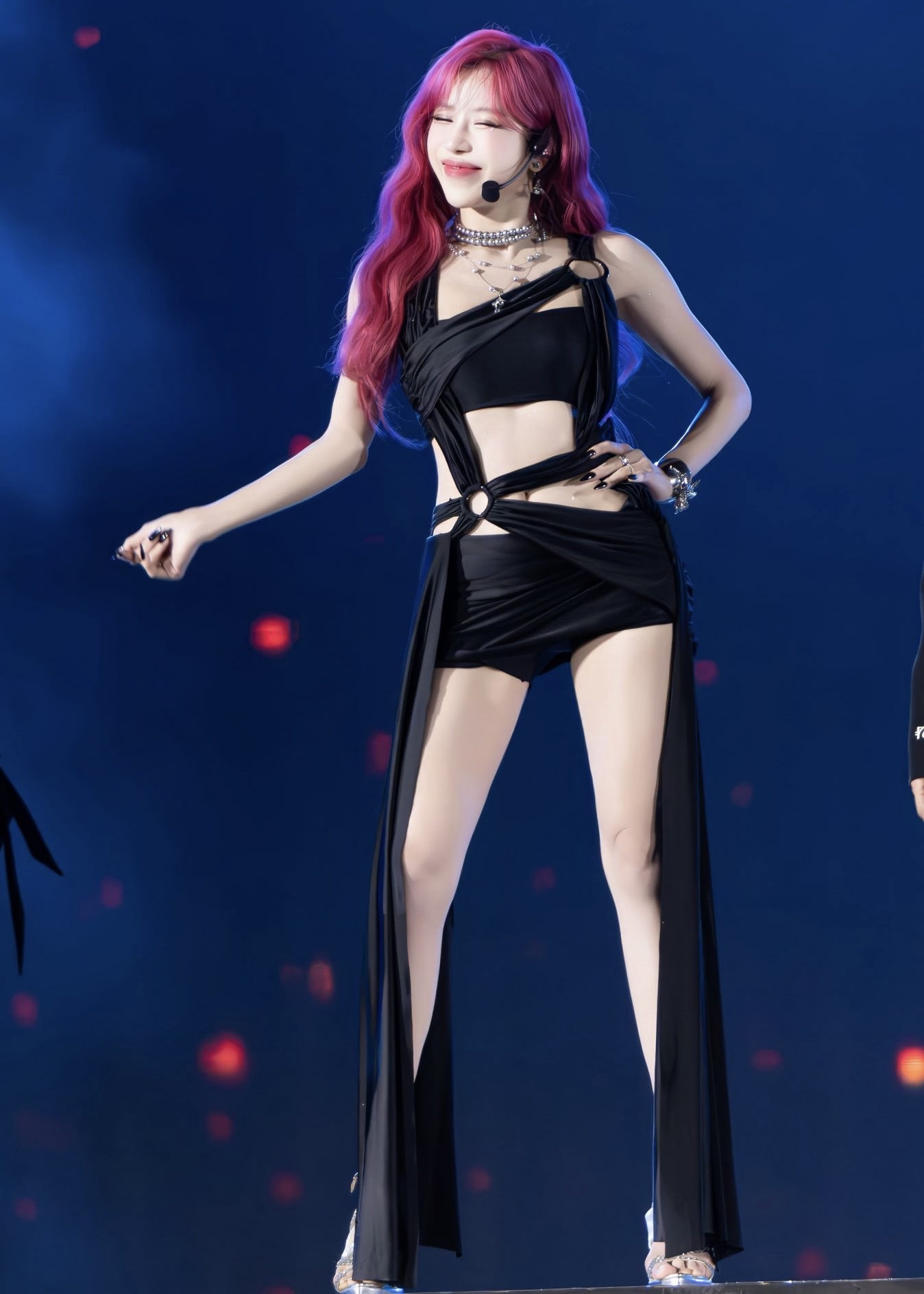 Đ&ocirc;i ch&acirc;n mảnh như tăm tre của Trang Ph&aacute;p, nh&igrave;n th&ocirc;i đ&atilde; thấy bất an- Ảnh 5.