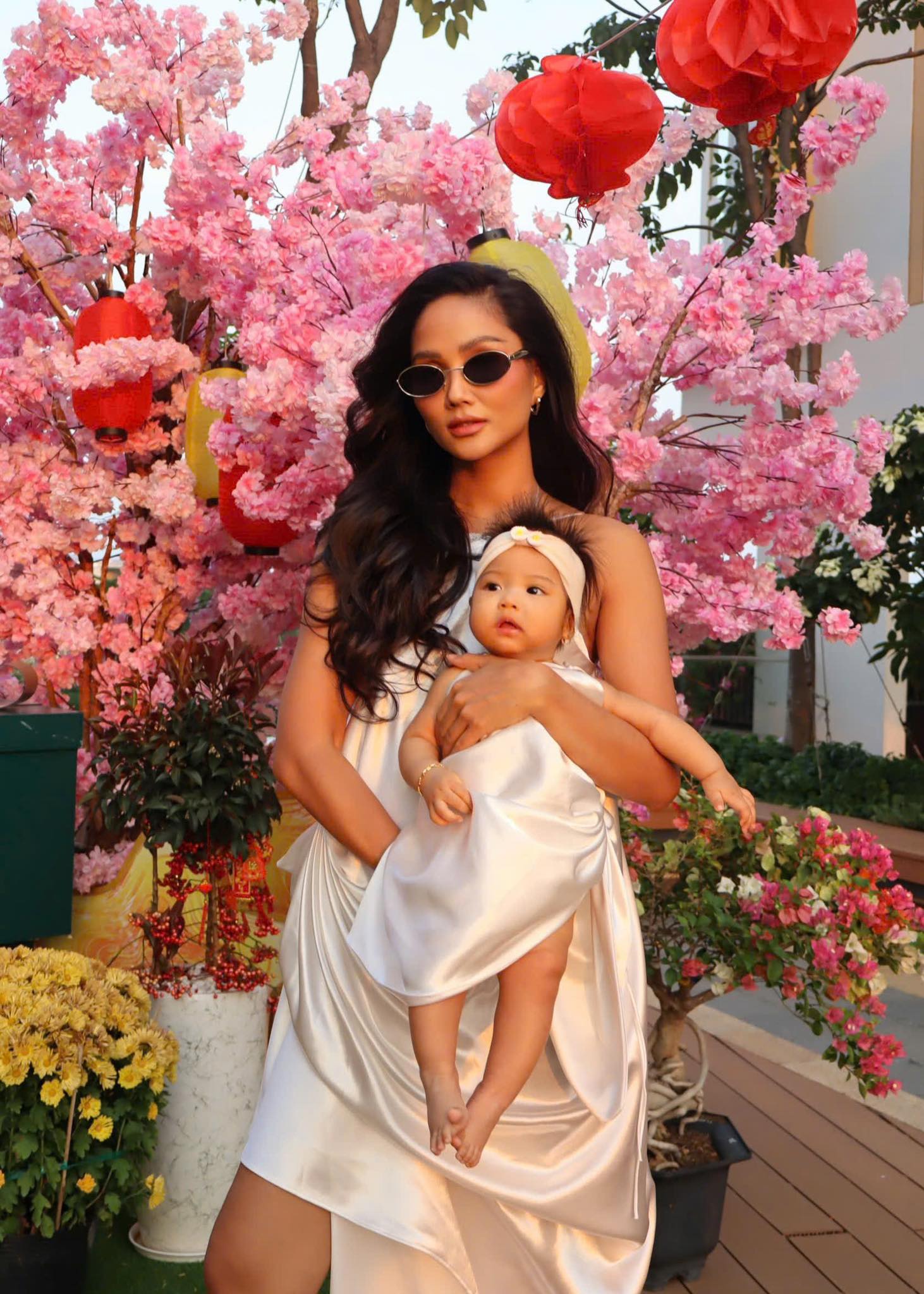 Hoa hậu Việt c&oacute; th&agrave;nh t&iacute;ch chấn động "địa hạt nhan sắc" lần đầu c&ocirc;ng bố clip đ&aacute;m cưới b&iacute; mật sau 2 năm- Ảnh 8.