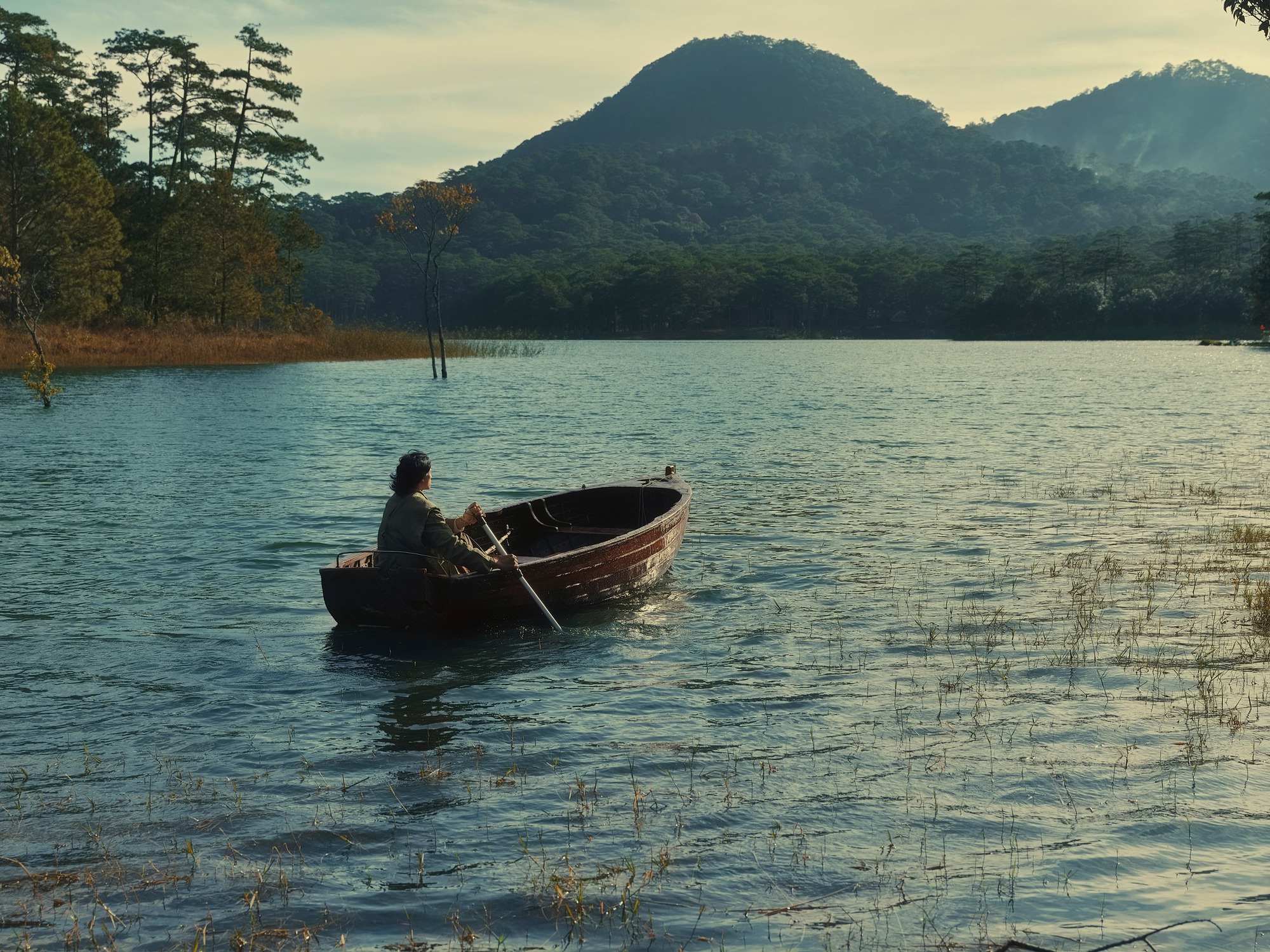 Việt Nam có biển 2 màu, có rừng 1.000 mét khiến triệu người sục sôi trong MV của GREY D - Ảnh 3. Việt Nam có biển 2 màu, có rừng 1.000 mét khiến triệu người sục sôi trong MV của GREY D - Ảnh 3.