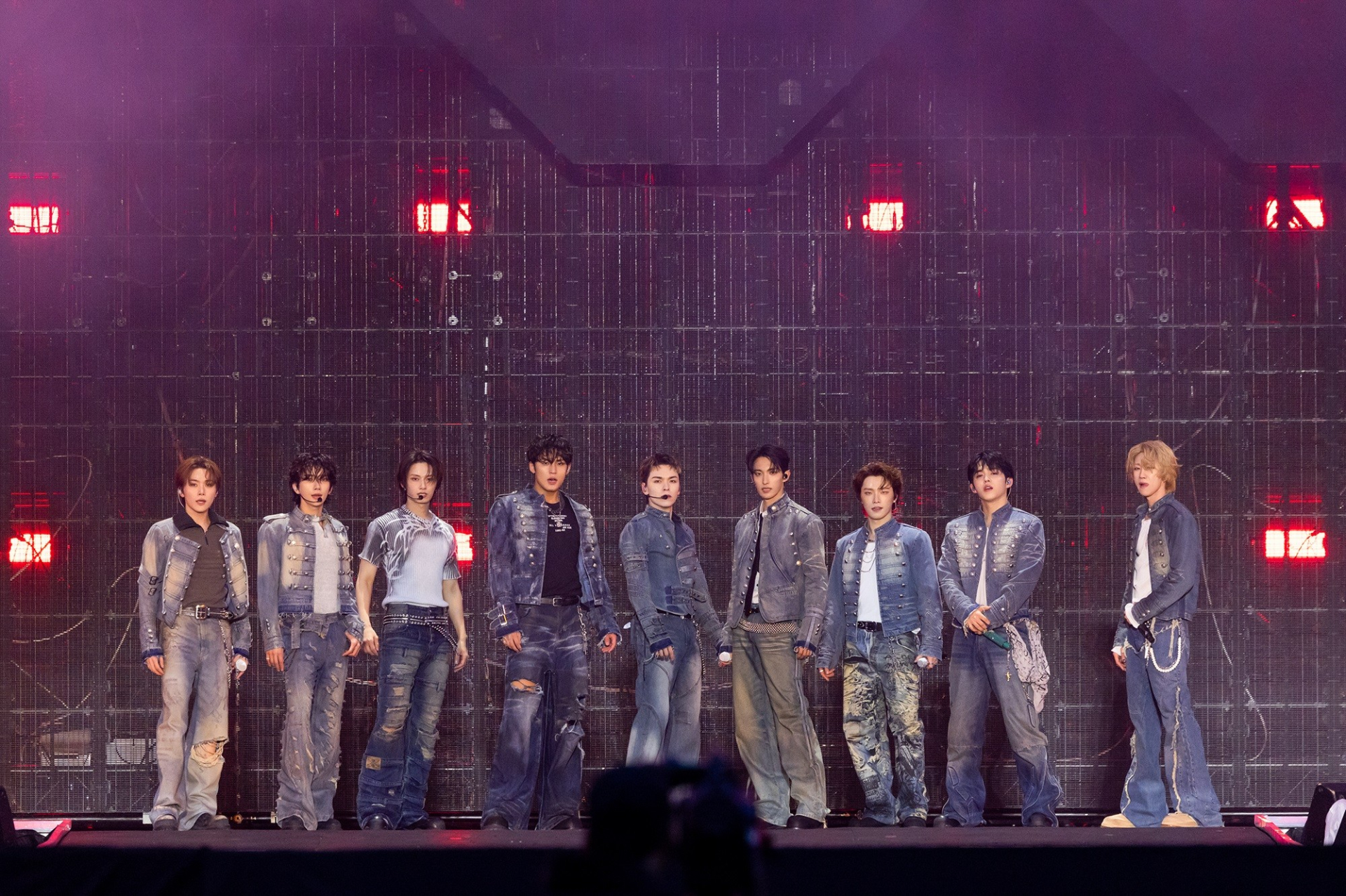 13 ca sĩ l&agrave; điều k&igrave; diệu của showbiz: Đưa c&ocirc;ng ty ph&aacute; sản gia nhập tập đo&agrave;n số 1, ngoại lệ của mọi &ldquo;lời nguyền chết ch&oacute;c&rdquo;- Ảnh 1.