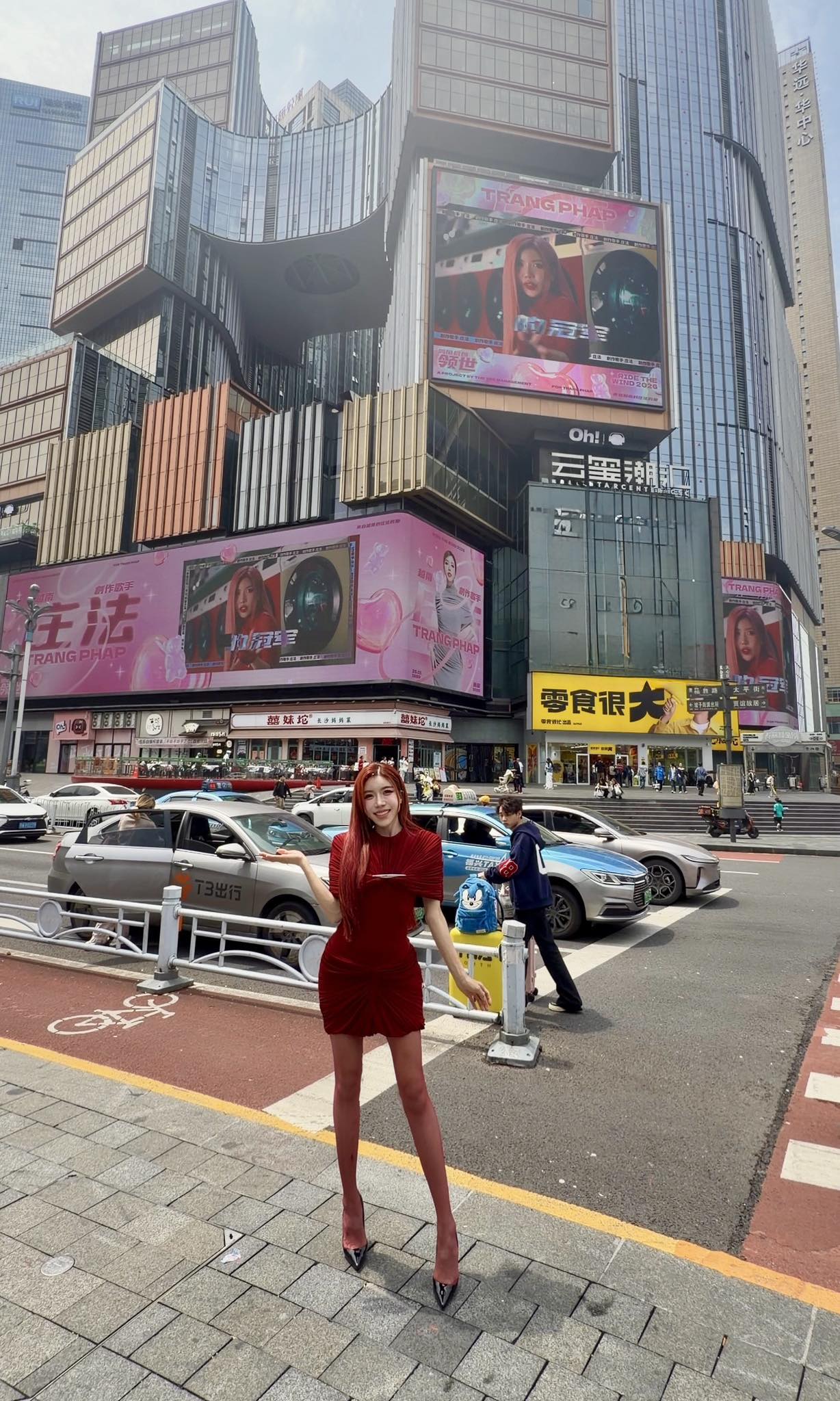 Đ&ocirc;i ch&acirc;n mảnh như tăm tre của Trang Ph&aacute;p, nh&igrave;n th&ocirc;i đ&atilde; thấy bất an- Ảnh 1.