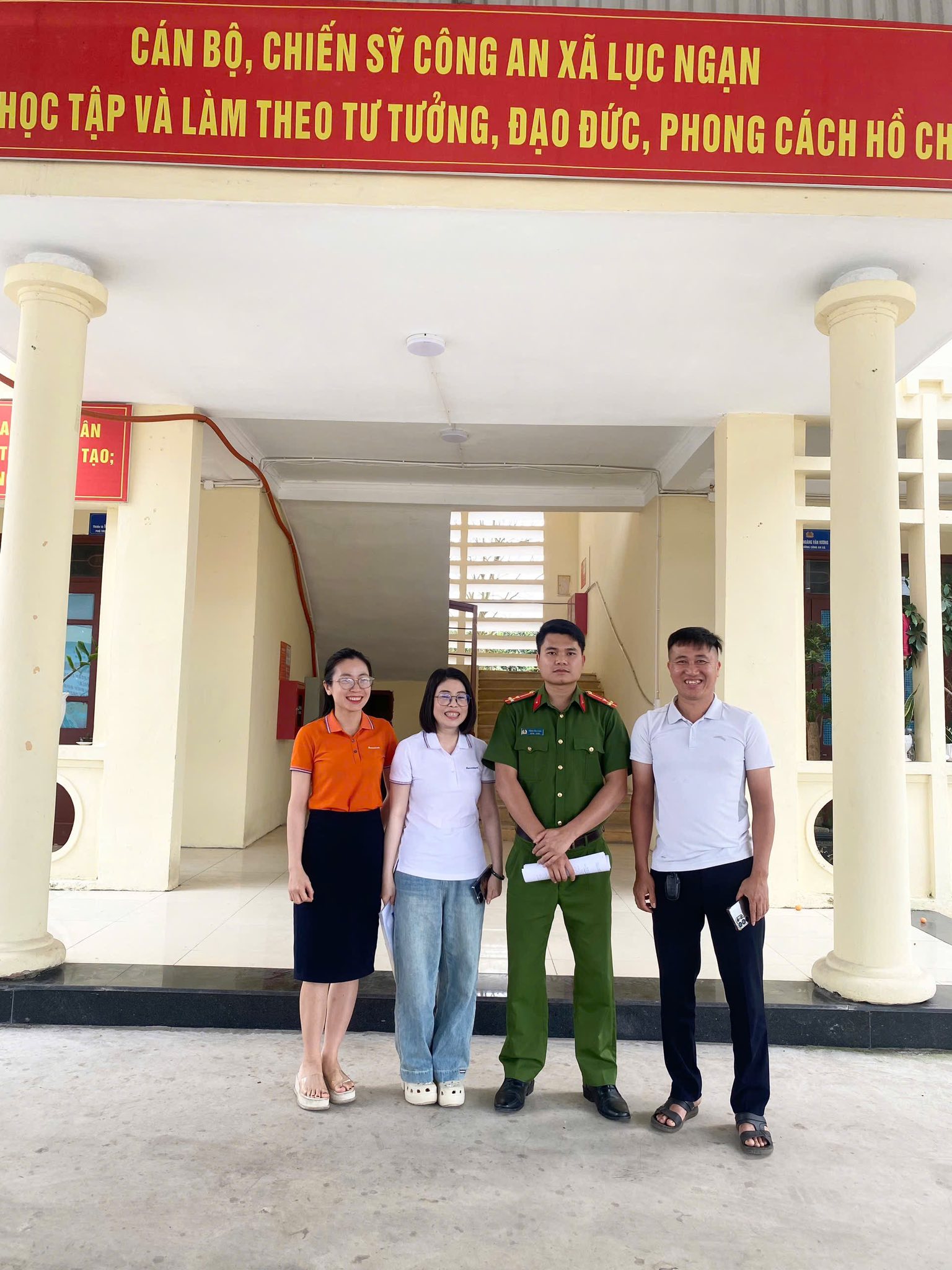 T&agrave;i khoản B&ugrave;i Anh Qu&acirc;n bỗng dưng nhận 200 triệu đồng l&uacute;c 16h22: Ng&acirc;n h&agrave;ng Sacombank lập tức nhờ c&ocirc;ng an phối hợp, mời người đ&agrave;n &ocirc;ng SN 1984 l&ecirc;n l&agrave;m việc- Ảnh 1.