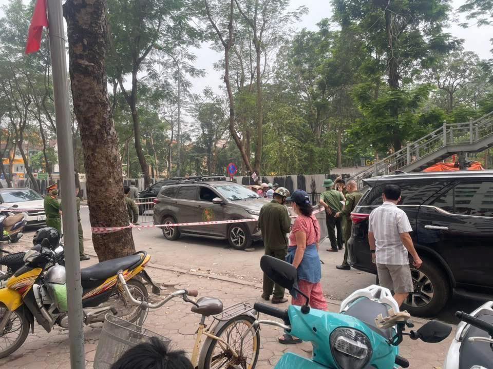 H&agrave; Nội: H&agrave;nh kh&aacute;ch d&ugrave;ng dao đ&acirc;m t&agrave;i xế taxi, phải đi cấp cứu, th&ocirc;ng tin về người g&acirc;y ra chuyện- Ảnh 1.