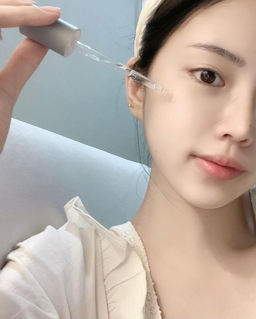 Trước khi ngủ l&agrave;m 4 việc n&agrave;y, da dẻ "t&aacute;i sinh", căng mịn v&agrave; tươi tắn hơn mỗi ng&agrave;y- Ảnh 2.