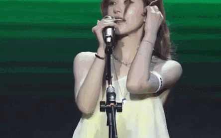 5 gi&acirc;y tốc v&aacute;y của Triệu Lộ Tư: Ngỡ hớ h&ecirc;nh ảnh hưởng sự nghiệp, ai ngờ c&ocirc; c&oacute; 