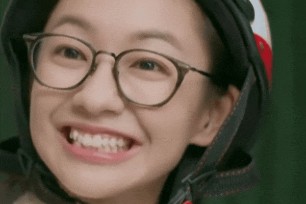 Đ&atilde; t&igrave;m ra c&ocirc; g&aacute;i mang cả mặt trời trong nụ cười, đẹp thế n&agrave;y kh&ocirc;ng tươi nhất Việt Nam th&igrave; qu&aacute; ph&iacute;- Ảnh 2.