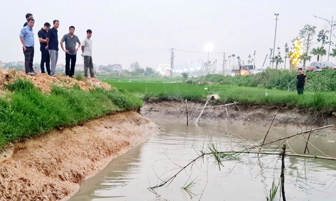 Phát hiện thi thể nam thanh niên tại ao nuôi cá giống- Ảnh 1. Phát hiện thi thể nam thanh niên tại ao nuôi cá giống- Ảnh 1.