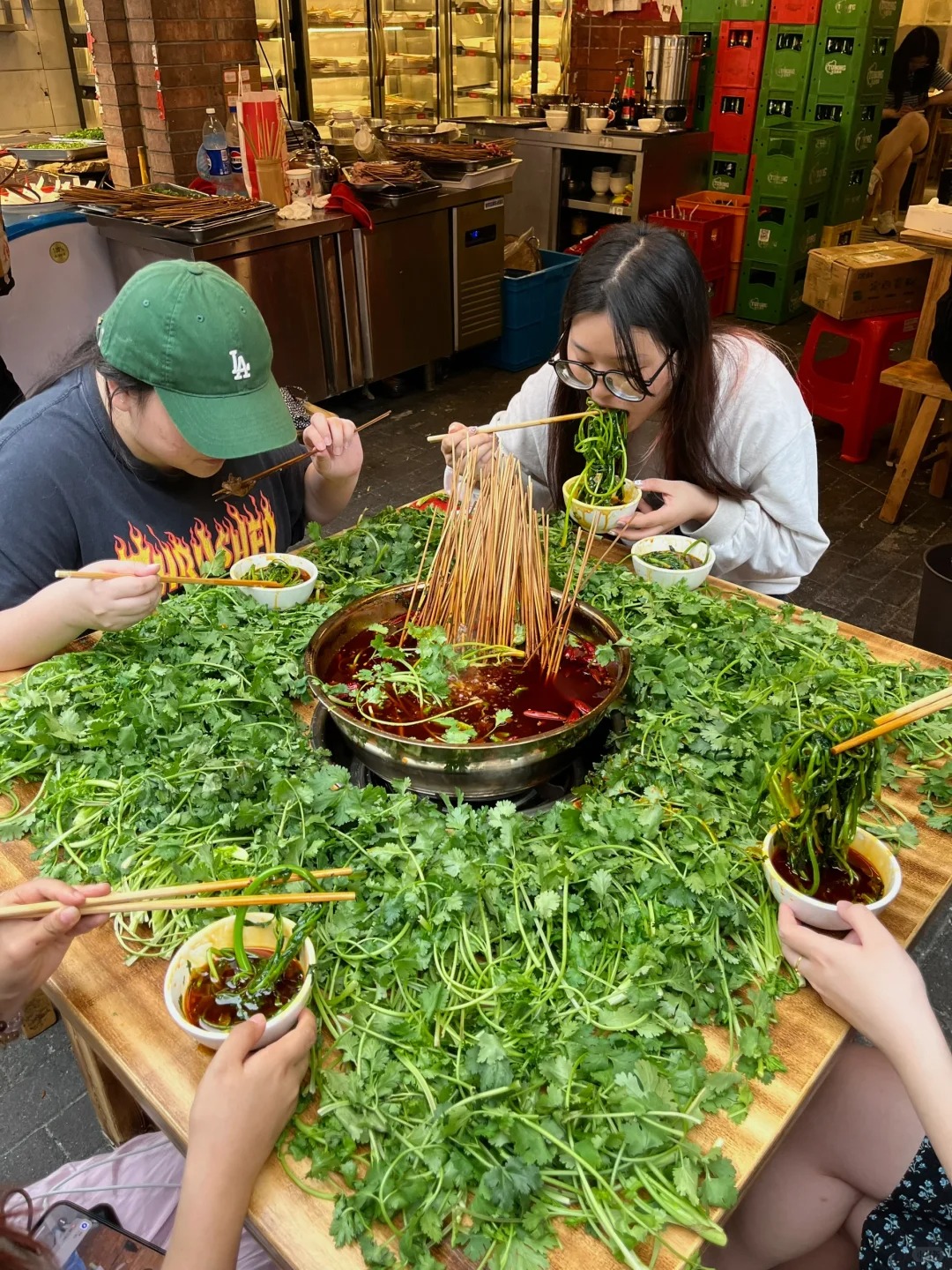 Bức ảnh bữa ăn "nặng m&ugrave;i" nhất c&otilde;i mạng h&ocirc;m nay: Người khen nức nở, kẻ ch&ecirc; bai "chỉ l&agrave; tr&ograve; l&agrave;m m&agrave;u l&atilde;ng ph&iacute; thức ăn"!- Ảnh 1.