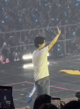 Nam thần Super Junior vội v&atilde; bỏ chạy, mặc fan chấn thương nặng trong concert?- Ảnh 3.