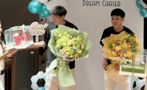 "Boy độc th&acirc;n" Đ&igrave;nh Bắc ngượng ch&iacute;n mặt, quay vội đi khi bắt gặp cảnh th&acirc;n mật của Đo&agrave;n Văn Hậu v&agrave; Do&atilde;n Hải My- Ảnh 1.