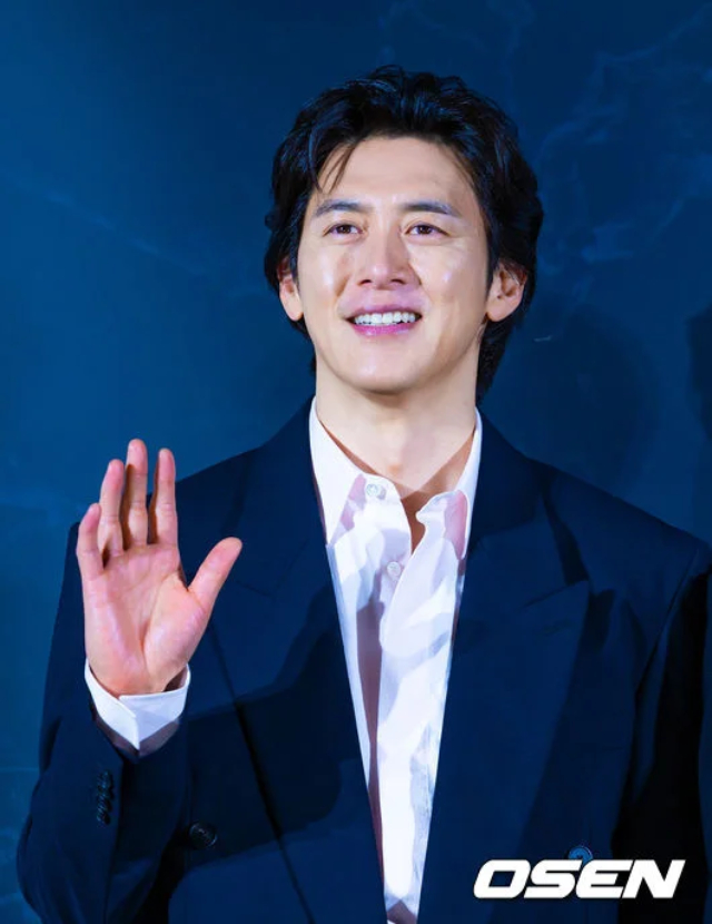 Jeon Ji Hyun diện bộ đồ k&iacute;n cổng cao tường nhưng khiến cả MXH phải b&agrave;n, Ji Chang Wook l&eacute;p vế to&agrave;n diện trước nam thần &ldquo;kh&ocirc;ng g&oacute;c chết&rdquo;- Ảnh 9.