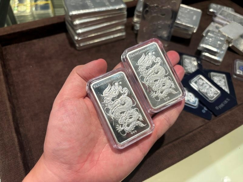 Pha sụt giảm mạnh của bạc: Người mừng, người lo- Ảnh 3.