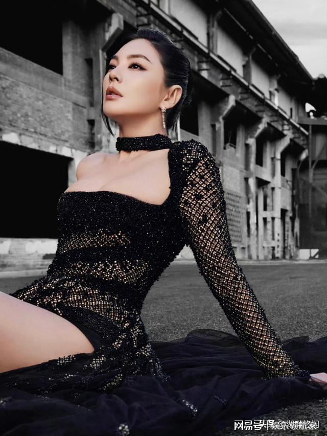 "Song Hye Kyo bản Trung" từng tuy&ecirc;n bố "2,7 triệu kh&ocirc;ng mua nổi đ&ocirc;i tất", nay chửi thẳng mặt 10.000 kh&aacute;n giả- Ảnh 3.