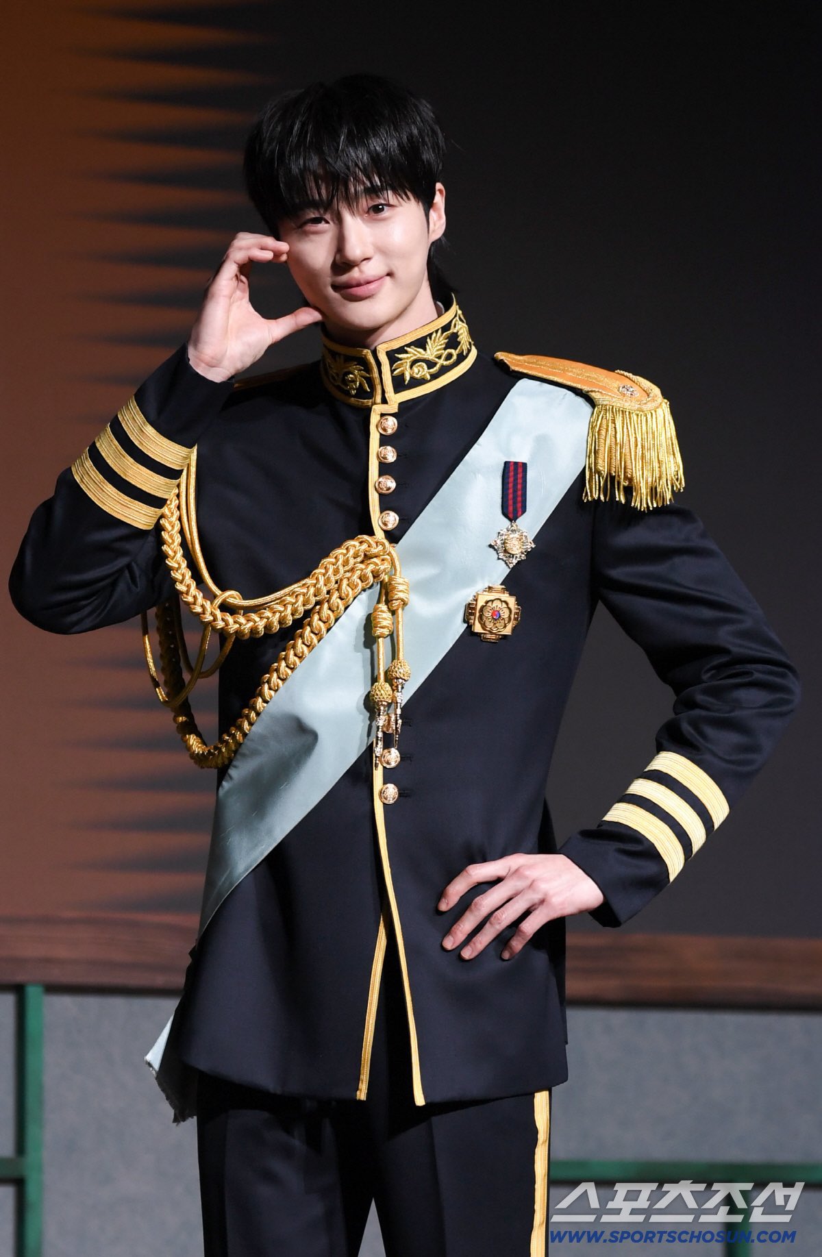 Cặp đ&ocirc;i ho&agrave;ng tử - c&ocirc;ng ch&uacute;a đẹp nhất 2026 l&agrave; đ&acirc;y: Visual cổ t&iacute;ch thần ti&ecirc;n, xa hoa lộng lẫy ch&oacute;i cả mắt- Ảnh 7.