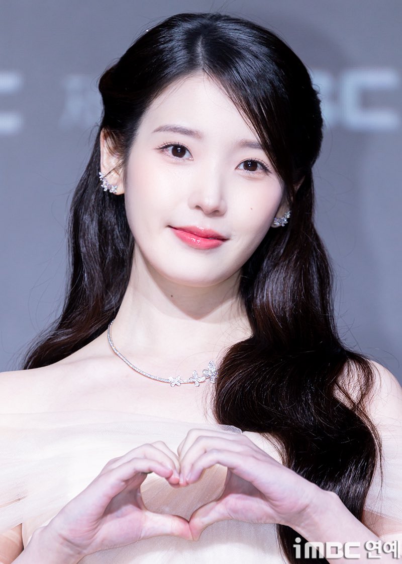 Cặp đ&ocirc;i ho&agrave;ng tử - c&ocirc;ng ch&uacute;a đẹp nhất 2026 l&agrave; đ&acirc;y: Visual cổ t&iacute;ch thần ti&ecirc;n, xa hoa lộng lẫy ch&oacute;i cả mắt- Ảnh 4.