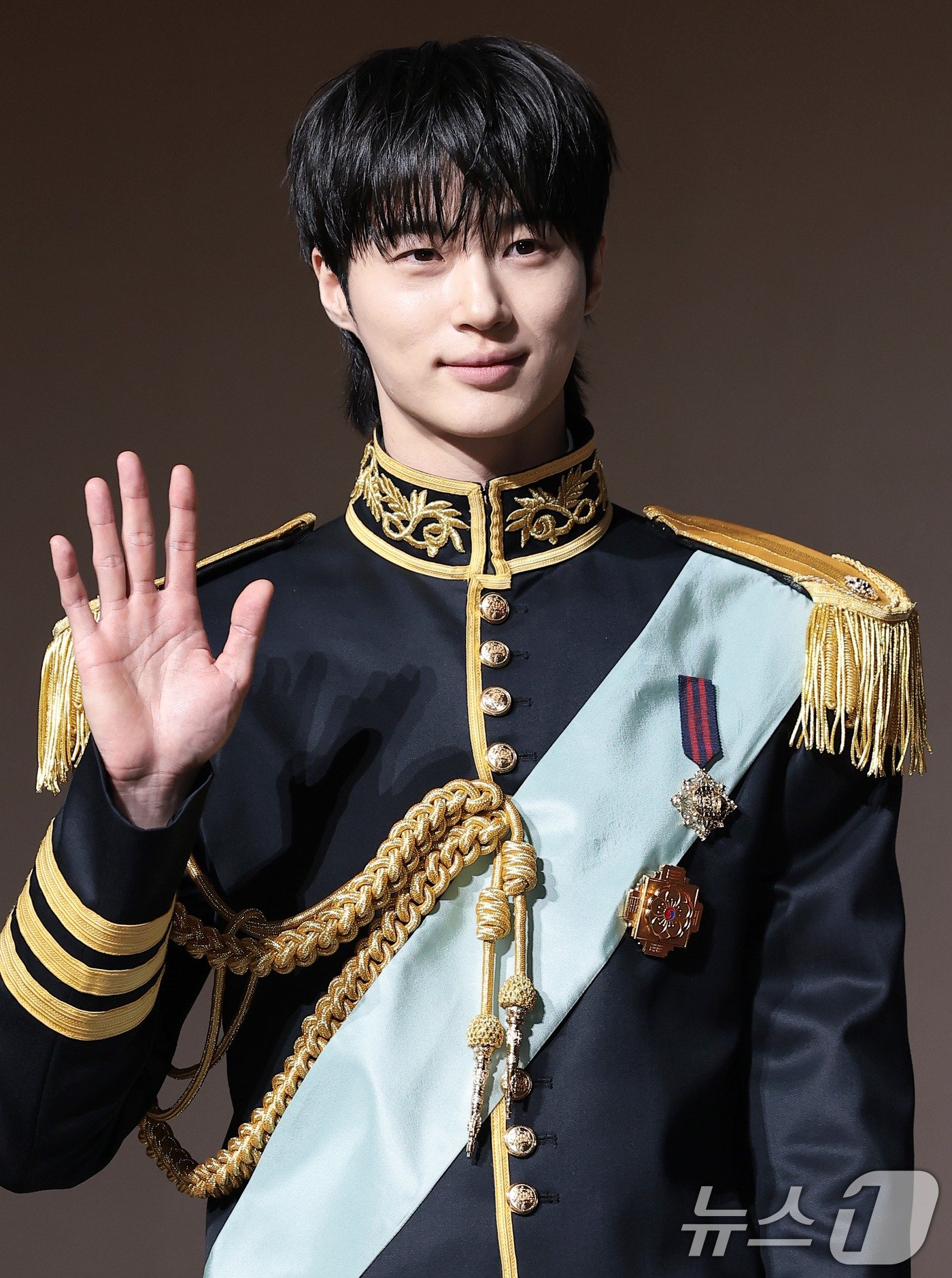 Cặp đ&ocirc;i ho&agrave;ng tử - c&ocirc;ng ch&uacute;a đẹp nhất 2026 l&agrave; đ&acirc;y: Visual cổ t&iacute;ch thần ti&ecirc;n, xa hoa lộng lẫy ch&oacute;i cả mắt- Ảnh 8.