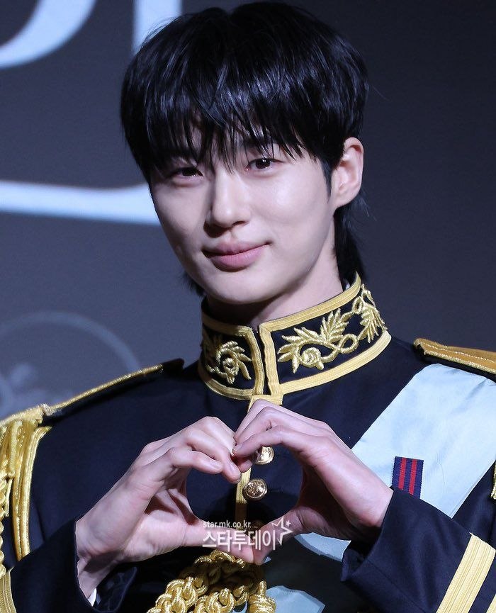 Cặp đ&ocirc;i ho&agrave;ng tử - c&ocirc;ng ch&uacute;a đẹp nhất 2026 l&agrave; đ&acirc;y: Visual cổ t&iacute;ch thần ti&ecirc;n, xa hoa lộng lẫy ch&oacute;i cả mắt- Ảnh 6.