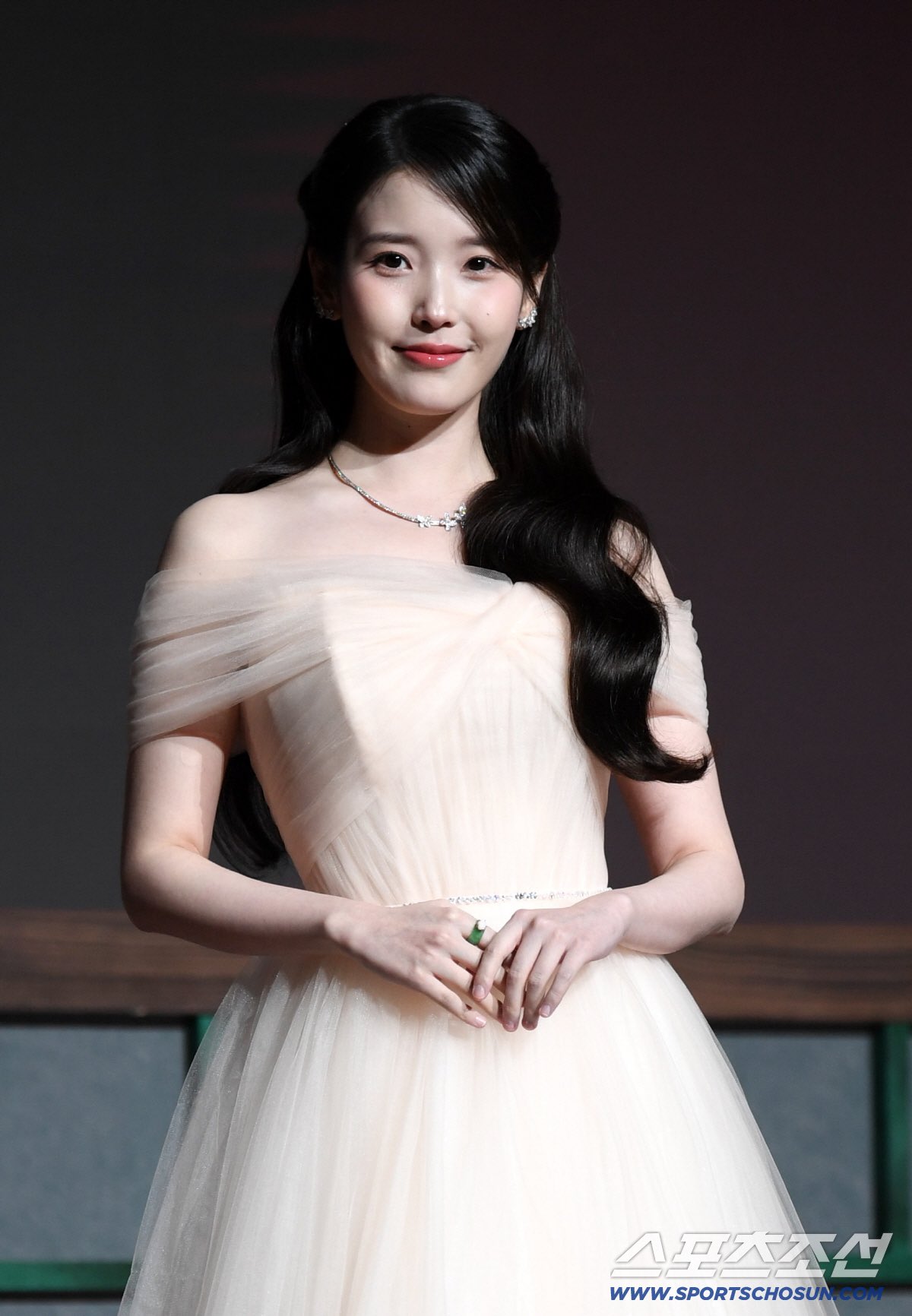 Cặp đ&ocirc;i ho&agrave;ng tử - c&ocirc;ng ch&uacute;a đẹp nhất 2026 l&agrave; đ&acirc;y: Visual cổ t&iacute;ch thần ti&ecirc;n, xa hoa lộng lẫy ch&oacute;i cả mắt- Ảnh 5.