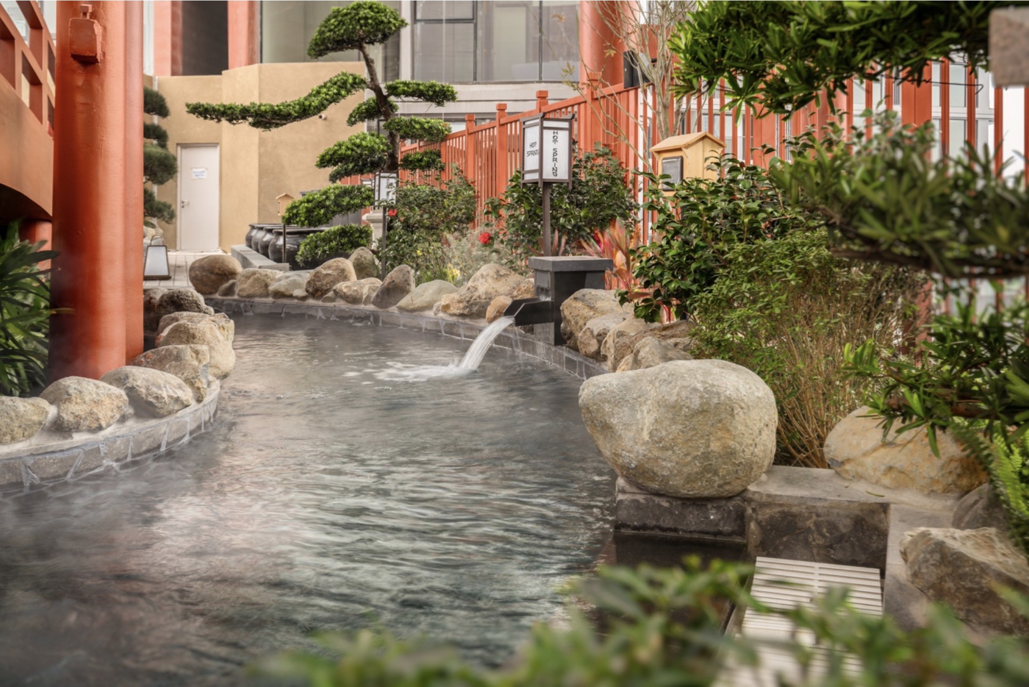 Học người Nhật, &aacute;p dụng một liệu ph&aacute;p đặc biệt gi&uacute;p giảm nguy cơ đột quỵ, nhồi m&aacute;u cơ tim: Tắm kho&aacute;ng n&oacute;ng mỗi ng&agrave;y!- Ảnh 1.