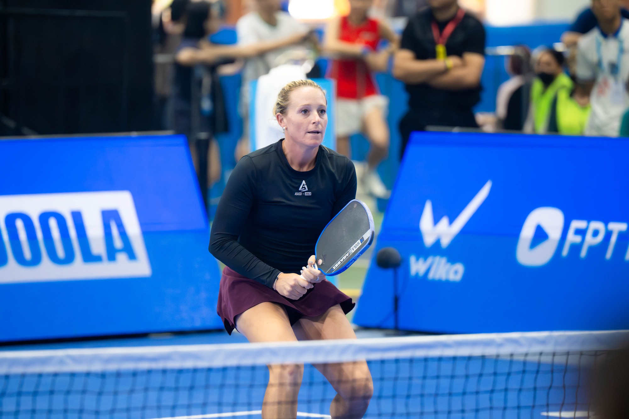 Brooke Buckner x&aacute;ch vợt đi đối đầu cả "thế giới", 3 con nhỏ ở nh&agrave; đ&atilde; c&oacute; chồng chăm, hạnh ph&uacute;c l&agrave; đ&acirc;y!- Ảnh 8.