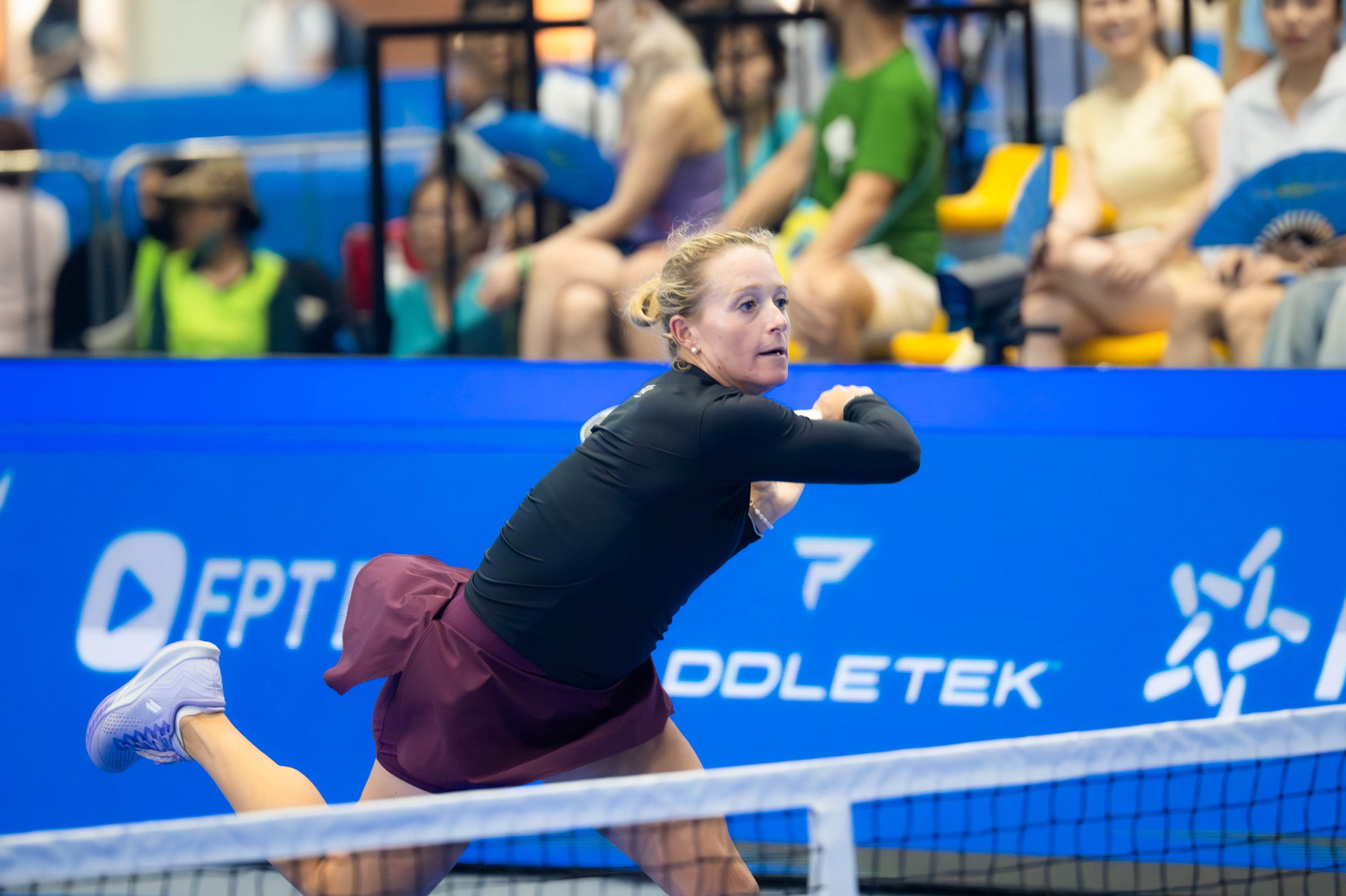 Brooke Buckner x&aacute;ch vợt đi đối đầu cả "thế giới", 3 con nhỏ ở nh&agrave; đ&atilde; c&oacute; chồng chăm, hạnh ph&uacute;c l&agrave; đ&acirc;y!- Ảnh 6.