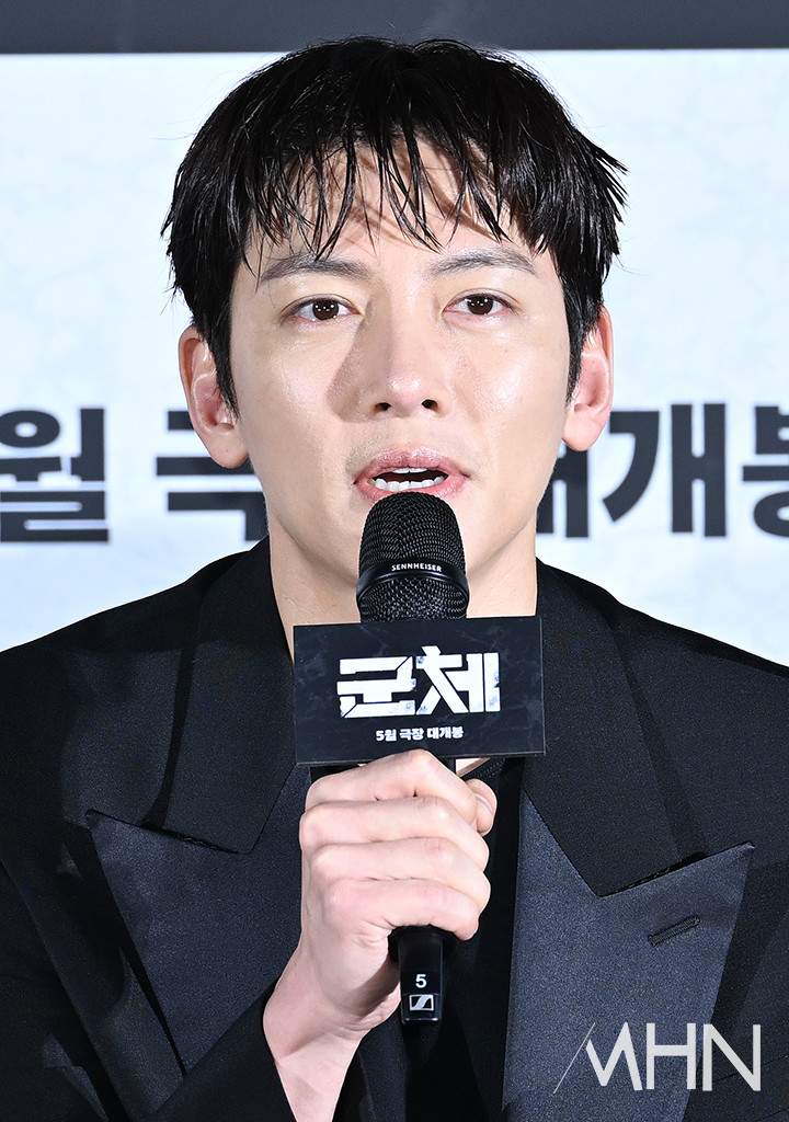 Jeon Ji Hyun diện bộ đồ k&iacute;n cổng cao tường nhưng khiến cả MXH phải b&agrave;n, Ji Chang Wook l&eacute;p vế to&agrave;n diện trước nam thần &ldquo;kh&ocirc;ng g&oacute;c chết&rdquo;- Ảnh 7.