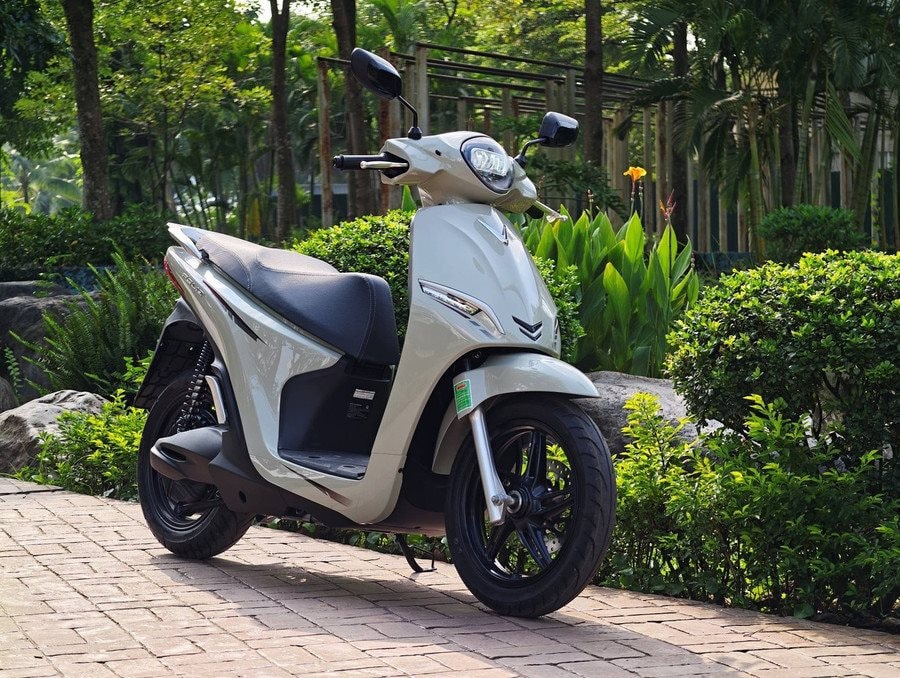Ngang gi&aacute; với Honda Vision, đ&acirc;y l&agrave; 5 xe m&aacute;y điện đ&aacute;ng mua nhất - c&oacute; mẫu đi được hơn 260km khi đầy pin- Ảnh 5.