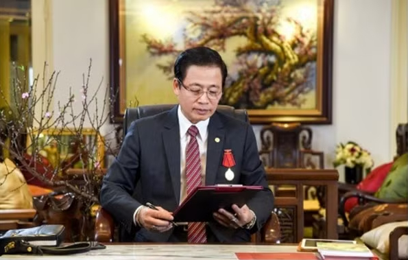 Ch&acirc;n dung &ocirc;ng chủ Bảo T&iacute;n Minh Ch&acirc;u: Từ thợ sửa xe đến &ldquo;đế chế v&agrave;ng&rdquo; trăm tỷ v&agrave; những ph&aacute;t ng&ocirc;n g&acirc;y tranh c&atilde;i- Ảnh 3.