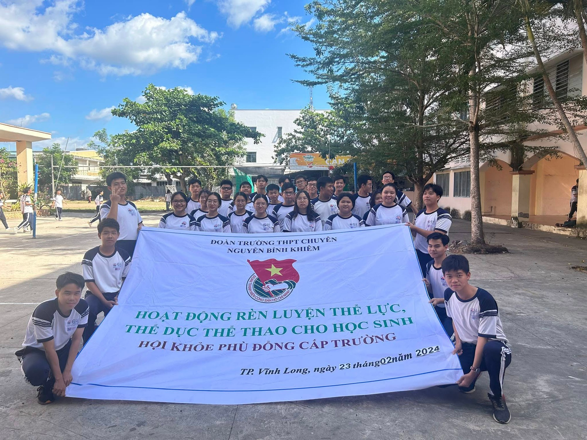 Ng&ocirc;i trường chuy&ecirc;n đầu ti&ecirc;n v&agrave; duy nhất c&oacute; 2 nữ sinh gi&agrave;nh Qu&aacute;n qu&acirc;n Đường L&ecirc;n Đỉnh Olympia- Ảnh 6.