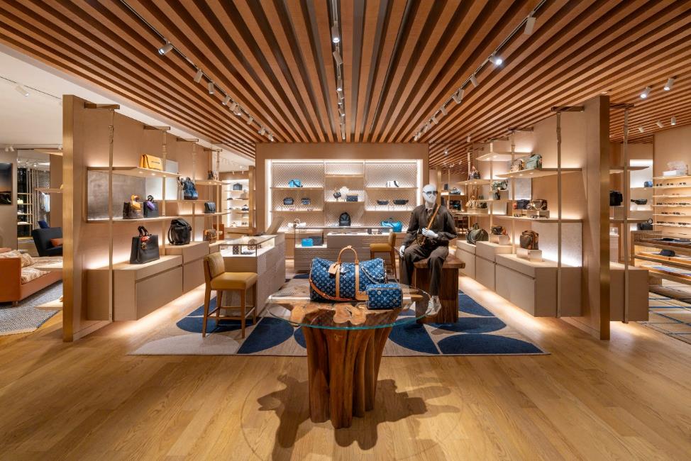 Louis Vuitton mang tinh thần viễn du v&agrave;o cửa h&agrave;ng Menswear đầu ti&ecirc;n tại Việt Nam- Ảnh 1.