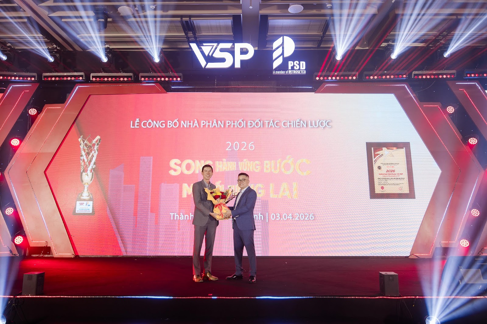 "Bắt tay" c&ugrave;ng &ocirc;ng lớn ph&acirc;n phối PSD, VSP quyết t&acirc;m đưa hệ sinh th&aacute;i c&ocirc;ng nghệ Việt "phủ s&oacute;ng" mọi gia đ&igrave;nh- Ảnh 1.