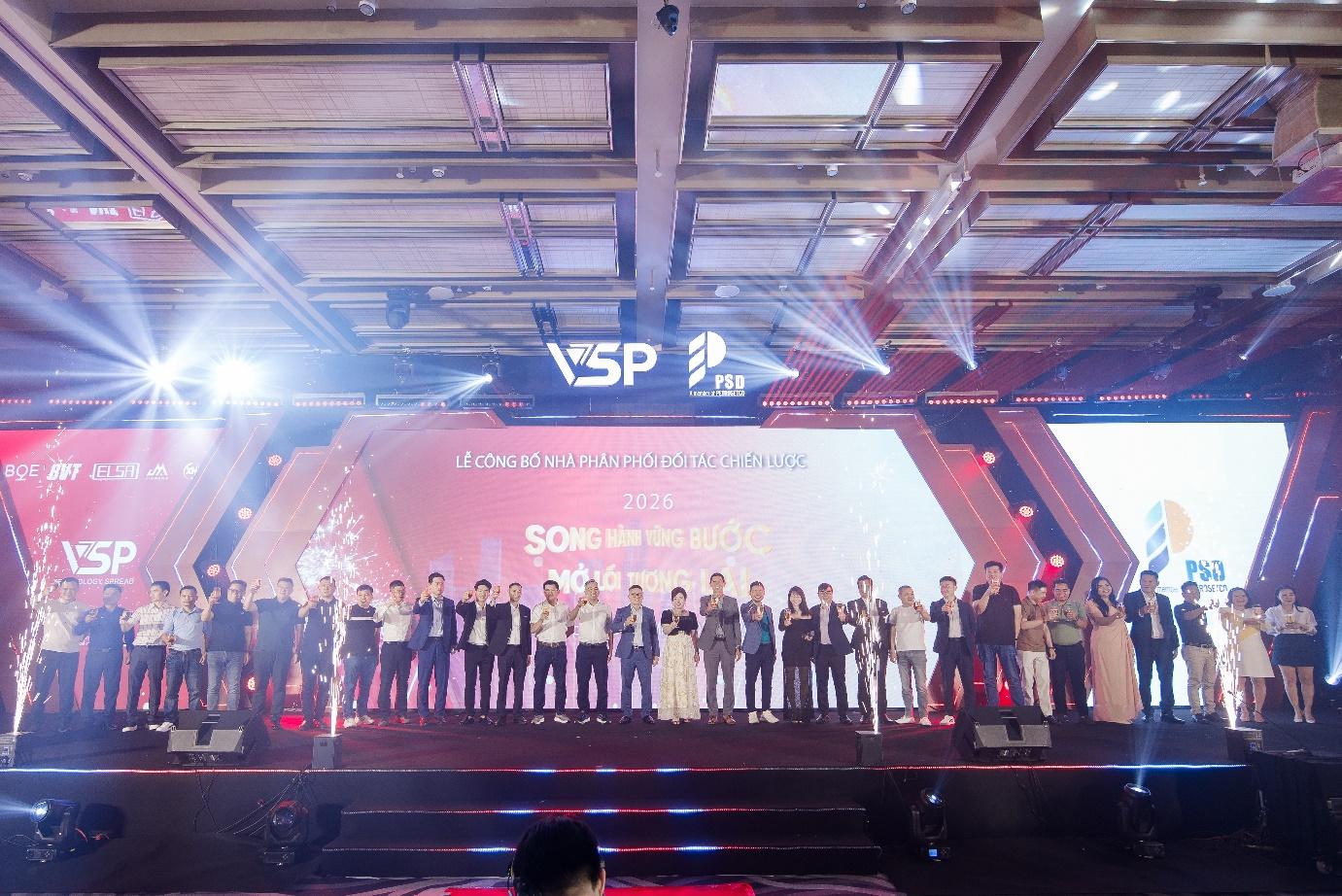 "Bắt tay" c&ugrave;ng &ocirc;ng lớn ph&acirc;n phối PSD, VSP quyết t&acirc;m đưa hệ sinh th&aacute;i c&ocirc;ng nghệ Việt "phủ s&oacute;ng" mọi gia đ&igrave;nh- Ảnh 2.