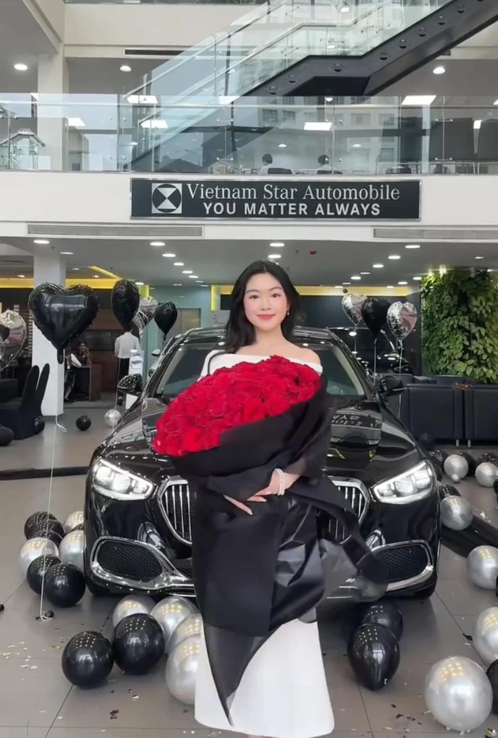 Tuổi 20 của con g&aacute;i 1 NSƯT: L&aacute;i Maybach 8 tỷ, sống trong biệt thự h&agrave;ng trăm m2 giữa TP.HCM, nhan sắc cực h&uacute;t hồn- Ảnh 6.