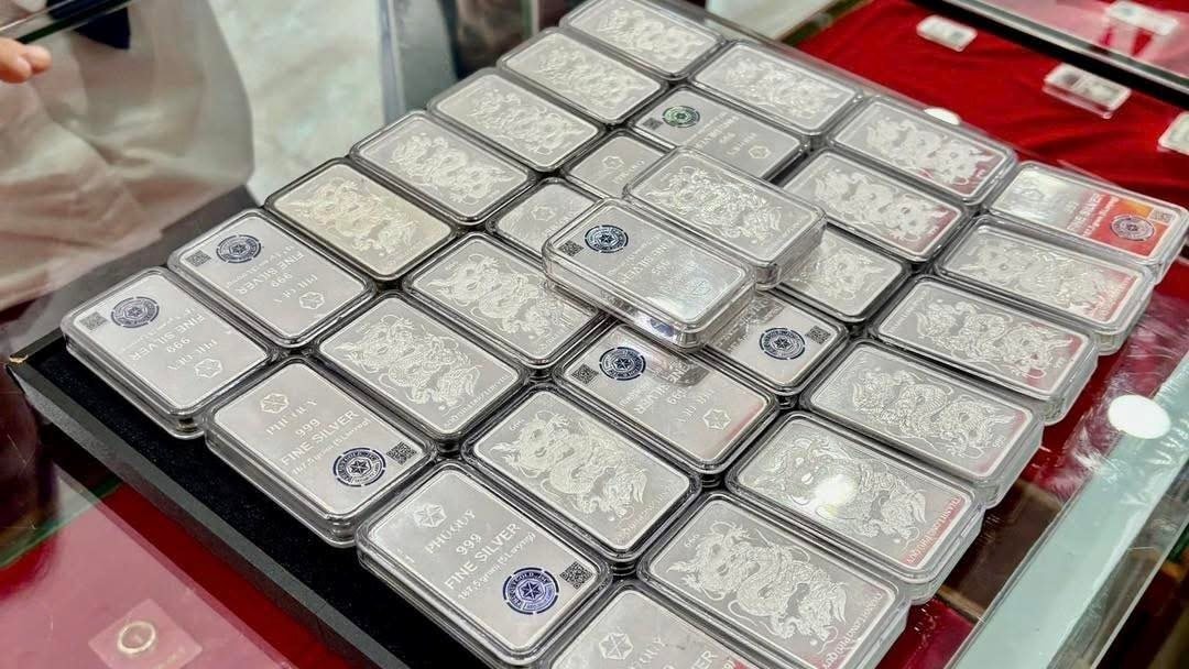 Pha sụt giảm mạnh của bạc: Người mừng, người lo- Ảnh 2.