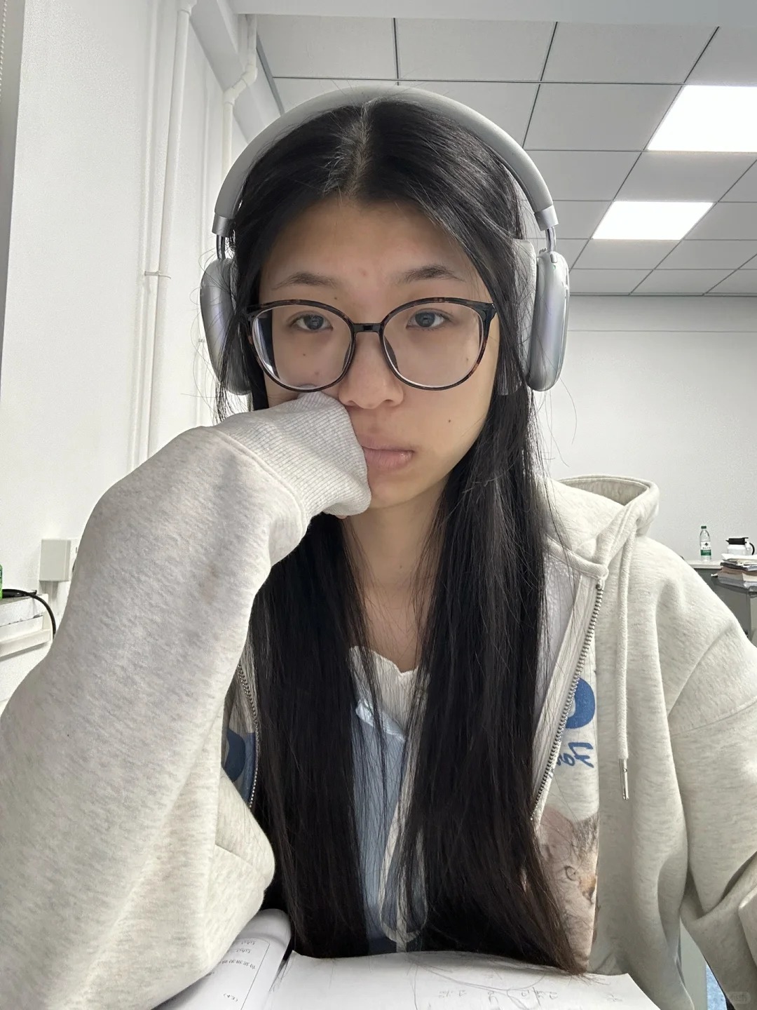 "Kiệt sức v&igrave; c&ocirc;ng việc", "kiệt sức v&igrave; cuộc sống" được t&igrave;m kiếm đột biến tr&ecirc;n to&agrave;n thế giới d&ugrave; 2026 mới chỉ tr&ocirc;i được 4 th&aacute;ng- Ảnh 3.