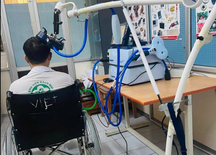 Tuổi 35 v&agrave; cuộc chiến gi&agrave;nh lại đ&ocirc;i ch&acirc;n sau đột quỵ- Ảnh 2.