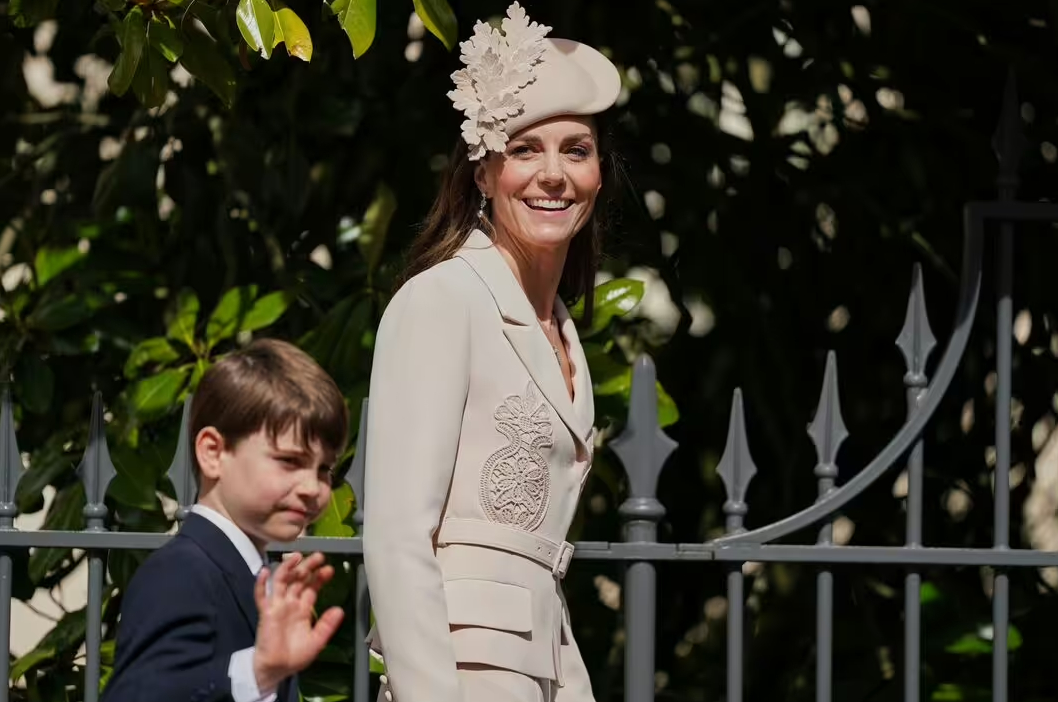 Khoảnh khắc "tan chảy": Vua Charles cưng nựng Ho&agrave;ng tử &uacute;t Louis, cậu b&eacute; tinh nghịch ng&agrave;y n&agrave;o giờ chững chạc đến bất ngờ!- Ảnh 3.