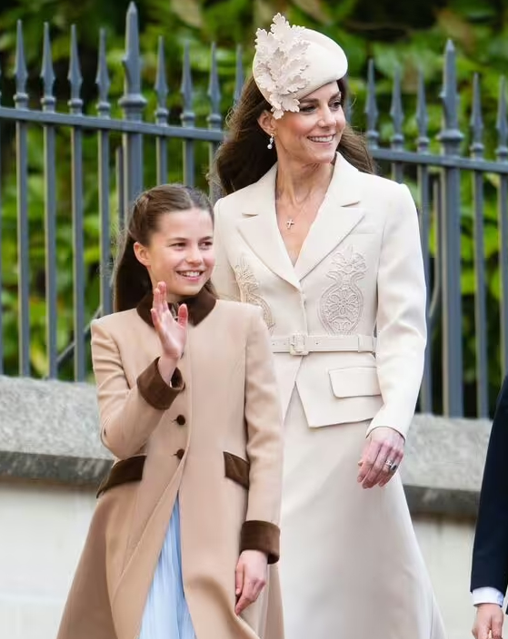 Khoảnh khắc g&acirc;y b&atilde;o của con g&aacute;i Ho&agrave;ng tử William: Kh&iacute; chất lấn &aacute;t cả khung h&igrave;nh, nh&igrave;n kỹ lại y hệt một người đặc biệt!- Ảnh 2.