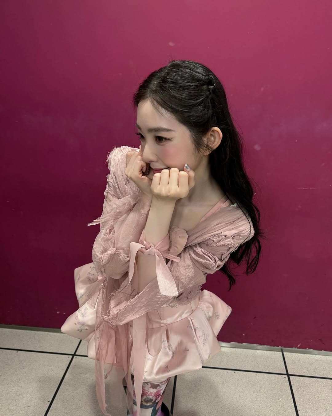 Ngoại lệ showbiz: Mỹ nh&acirc;n "tuổi băm" vẫn m&ecirc; t&iacute;t m&agrave;u hồng, cưa sừng l&agrave;m meo meo được cả ch&acirc;u &Aacute; khen xinh- Ảnh 1.