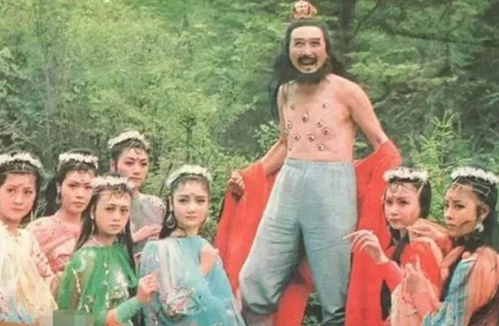 "Y&ecirc;u qu&aacute;i trăm mắt" trong T&acirc;y du k&yacute;: L&agrave; ph&oacute; chủ nhiệm đo&agrave;n phim, học vấn đ&aacute;ng nể- Ảnh 2.