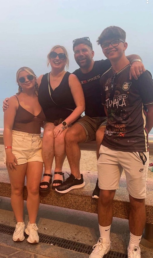 Nam thợ x&acirc;y 40 tuổi c&oacute; 1 triệu chứng, đi kh&aacute;m ph&aacute;t hiện ung thư di căn khắp xương- Ảnh 3.