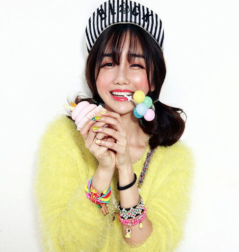 Qu&aacute; khứ kh&oacute; tin của nữ ph&aacute;p sư sinh năm 1993: Idol nh&oacute;m nhạc nữ nổi tiếng, c&oacute; lu&ocirc;n cả bằng trọng t&agrave;i b&oacute;ng đ&aacute;- Ảnh 2.