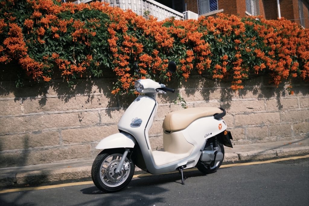 Ngang gi&aacute; với Honda Vision, đ&acirc;y l&agrave; 5 xe m&aacute;y điện đ&aacute;ng mua nhất - c&oacute; mẫu đi được hơn 260km khi đầy pin- Ảnh 4.