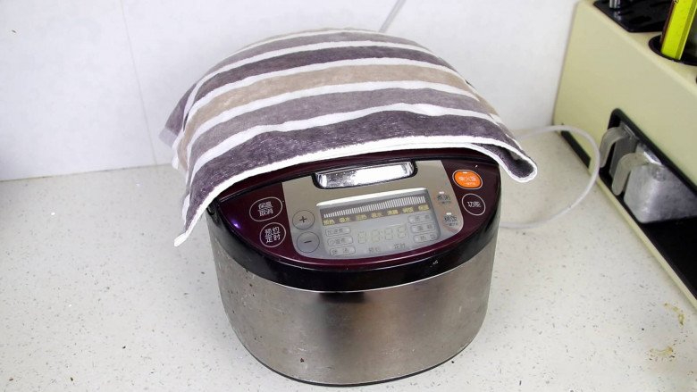 Nấu cơm 20 năm chưa chắc bạn đã biết: Mẹo giúp cơm mềm dẻo, nồi cơm điện "sống thọ"- Ảnh 2.