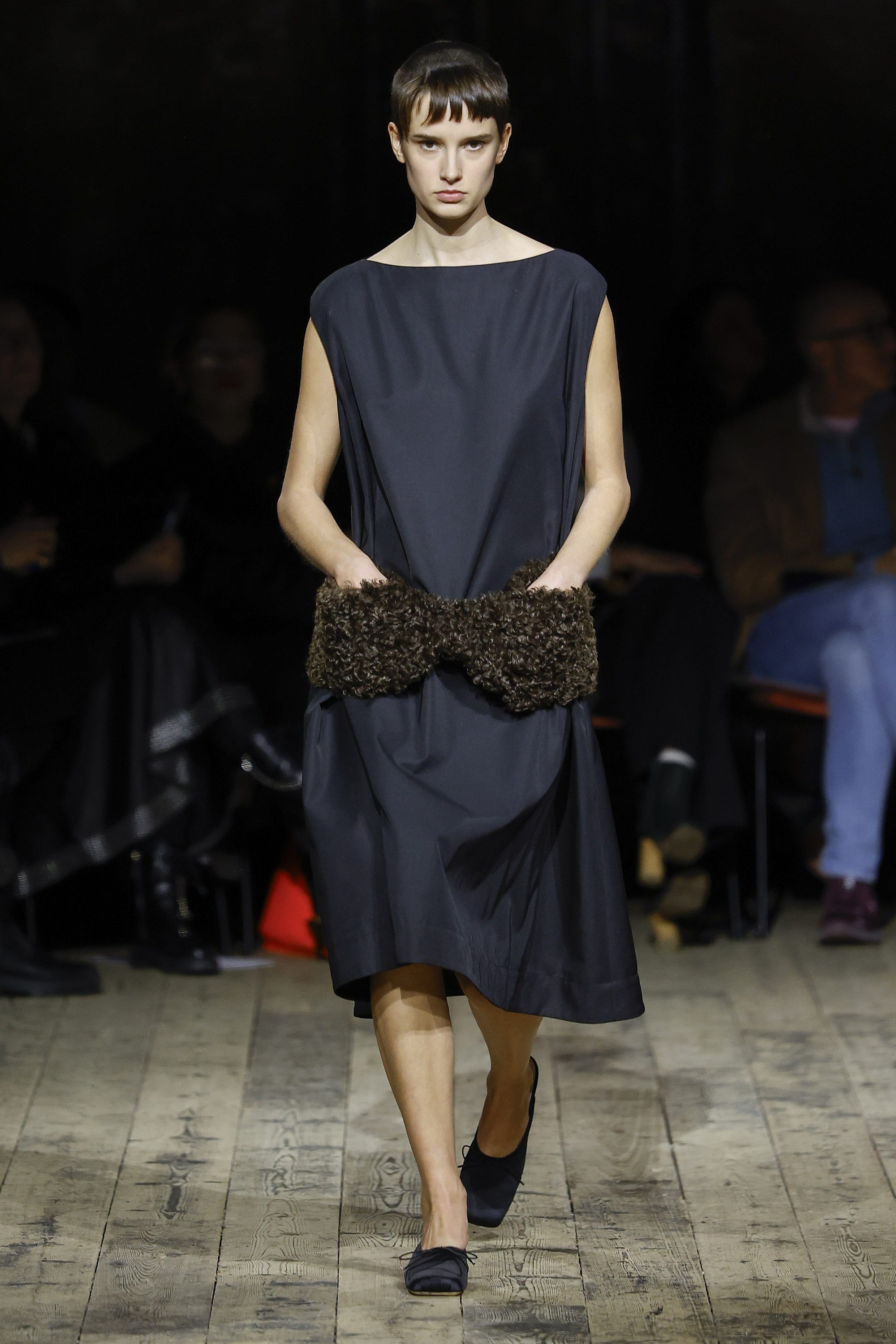 Kh&ocirc;ng c&ograve;n l&agrave; gi&agrave;y b&uacute;p b&ecirc; th&ocirc;ng thường, đ&acirc;y mới l&agrave; kiểu gi&agrave;y bệt "ch&acirc;n &aacute;i" đang được Jennie, Kendall Jenner diện suốt 4 m&ugrave;a- Ảnh 2.