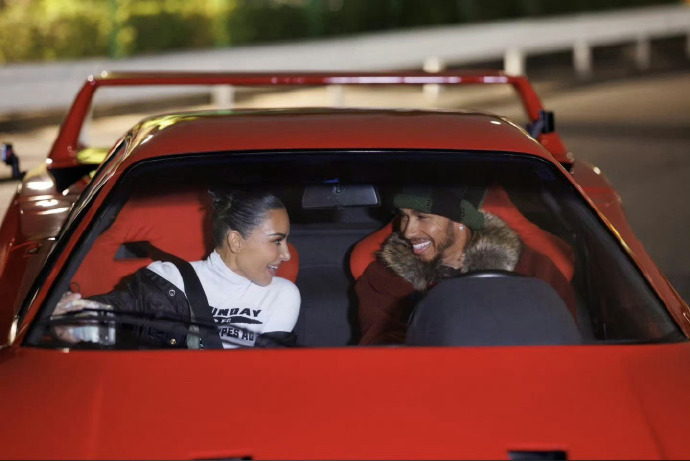 Tay đua Lewis Hamilton c&ocirc;ng khai y&ecirc;u đương Kim "si&ecirc;u v&ograve;ng ba" - Ảnh 2.