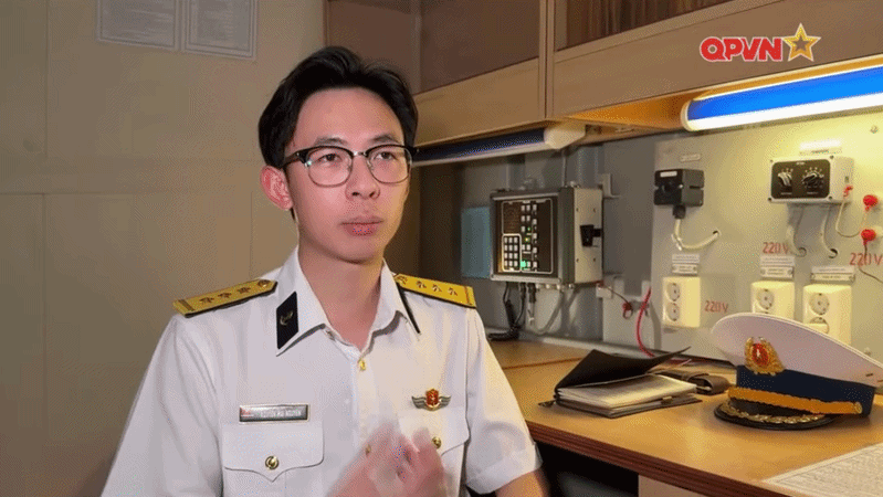 Thượng u&yacute; - Trợ l&yacute; ph&ograve;ng Đối ngoại, Bộ Tham mưu Qu&acirc;n chủng Hải qu&acirc;n g&acirc;y sốt: Gương mặt tuấn t&uacute;, viết chữ đẹp như giấy khen - Ảnh 1.