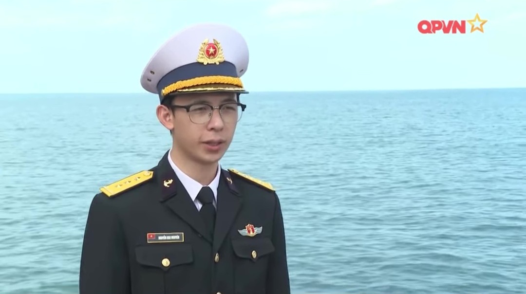 Thượng u&yacute; - Trợ l&yacute; ph&ograve;ng Đối ngoại, Bộ Tham mưu Qu&acirc;n chủng Hải qu&acirc;n g&acirc;y sốt: Gương mặt tuấn t&uacute;, viết chữ đẹp như giấy khen - Ảnh 7.