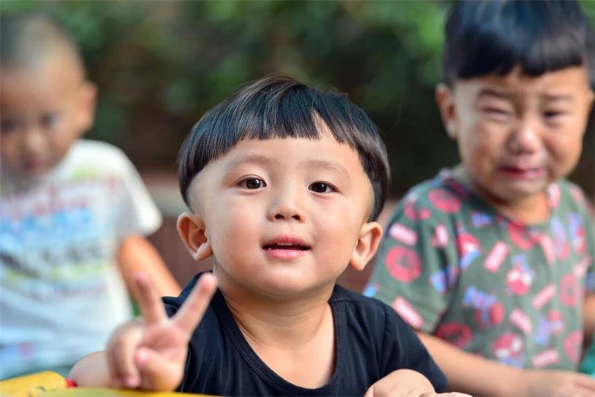 Nếu gia đ&igrave;nh c&oacute; 4 đặc điểm n&agrave;y, xin ch&uacute;c mừng: Bạn đang nu&ocirc;i dạy một đứa trẻ c&oacute; EQ cao- Ảnh 2.