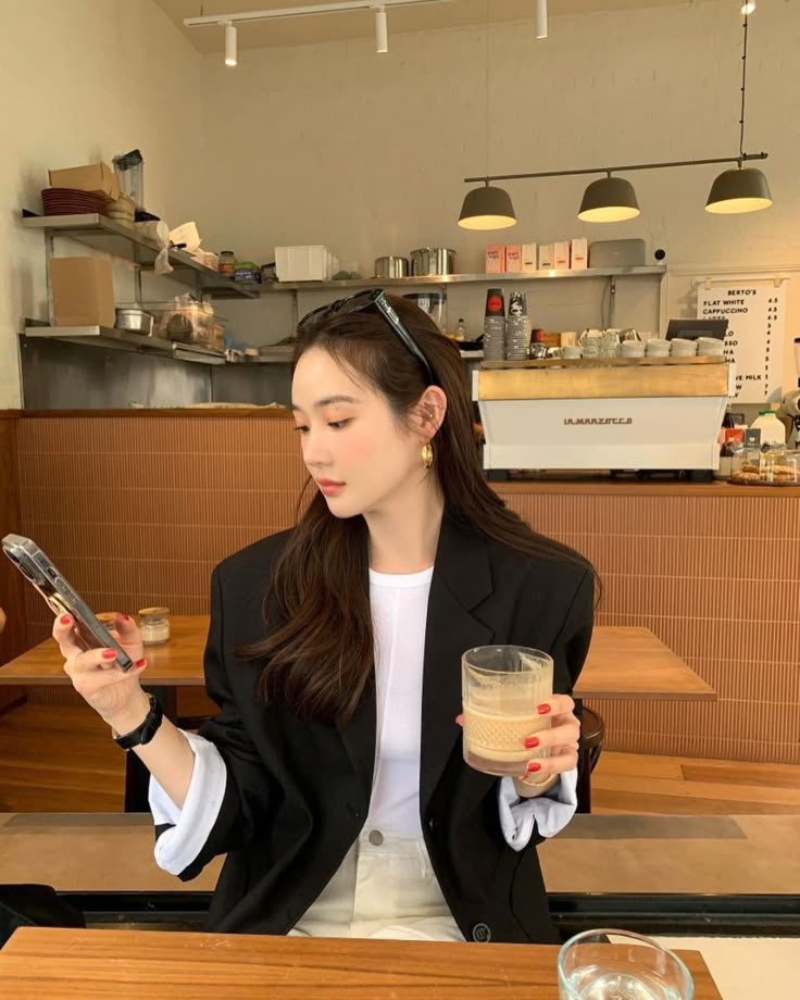 V&igrave; sao ng&agrave;y c&agrave;ng c&oacute; nhiều người d&ugrave;ng 2-3 t&agrave;i khoản ng&acirc;n h&agrave;ng c&ugrave;ng l&uacute;c?- Ảnh 1.